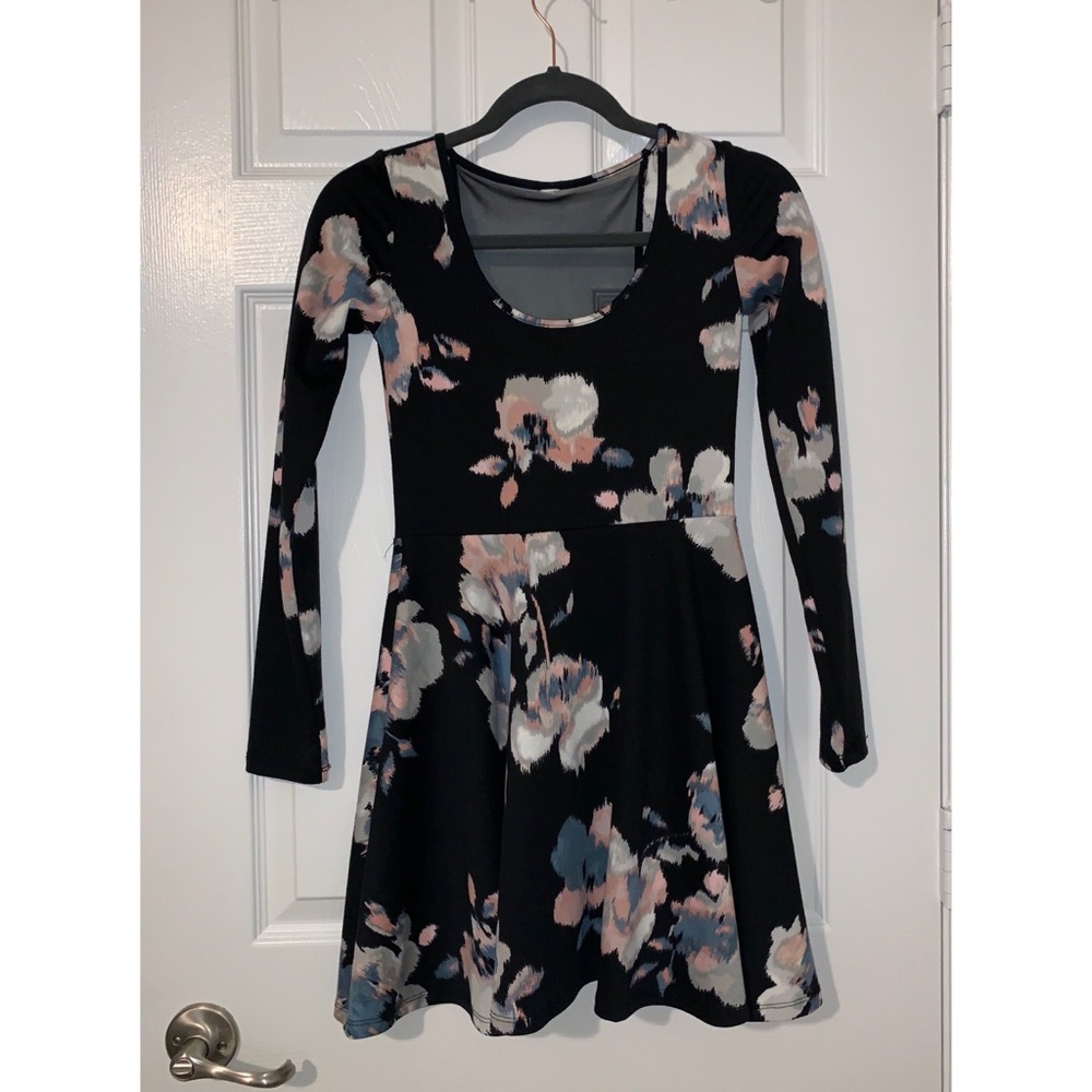 Long sleeve flower dress XS Aeropostale (Bethany)